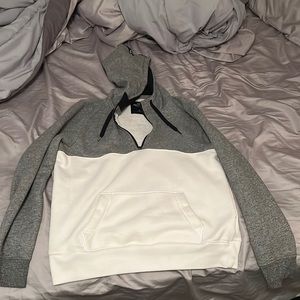 Medium Hollister sweater